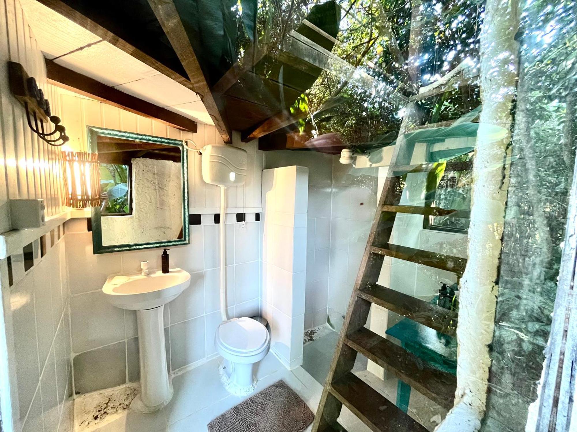 Jungle Lodge 格兰德岛 外观 照片